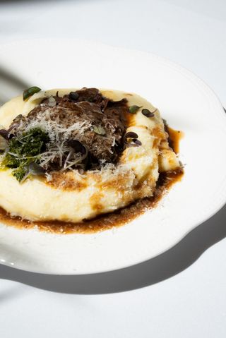 Томленые щечки с пюре (300г)