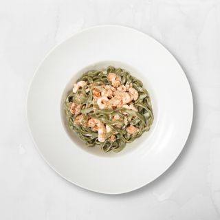 Zelena manistra s plodovima mora