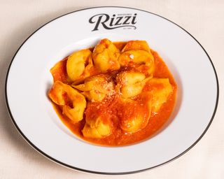 Tortelloni di ricotta con burro e pomodoro