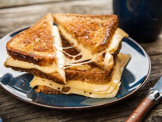 Tost sa cheddar sirom 300g