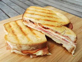Tosta de Bacon e Ovo