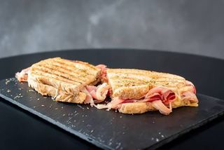Tosta de Presunto, Queijo Brie e Mel