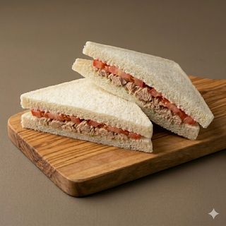 Tramezzino con tonno e pomodoro