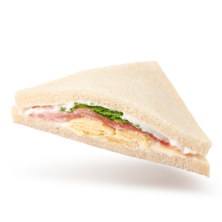 Tramezzino,speck,maionese ,formaggio e insalata