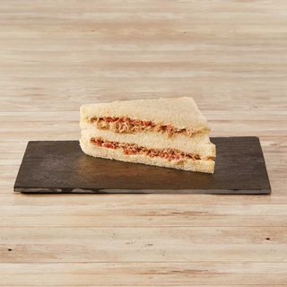 Tramezzino tonno, pomodoro, insalata e mainese