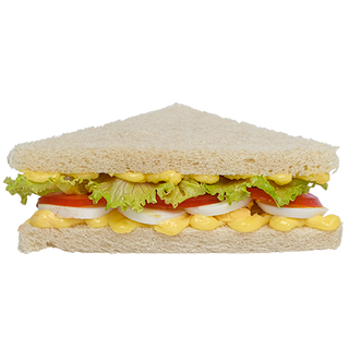 Tramezzino uovo, lattuga e pomodoro