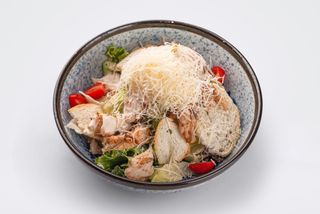 Цезарь с курицей (350г)