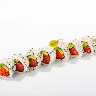 Uramaki con tonno e avocado