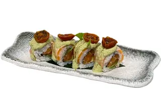 Uramaki sake basil