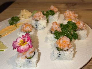 Uramaki scalops roll