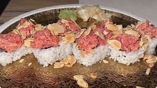 Uramaki spicy tuna