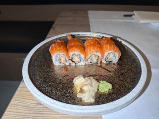 Uramaki tiger roll