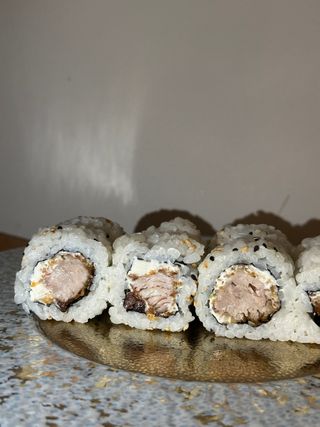 Uramaki tonno croccante e Philadelphia