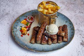  Ćevapčići na kajmaku