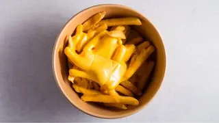  Pomfrit sa Cheddar sirom
