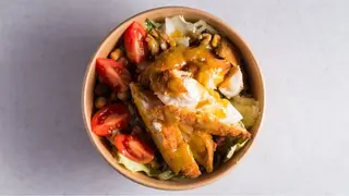  Salata sa pohovanom piletinom