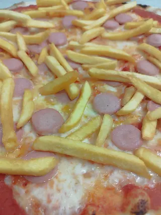 Margherita con wurstel e patatine