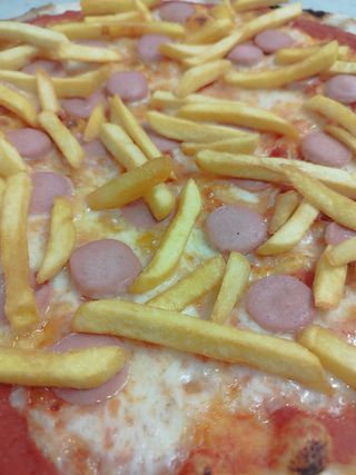 Margherita con wurstel e patatine