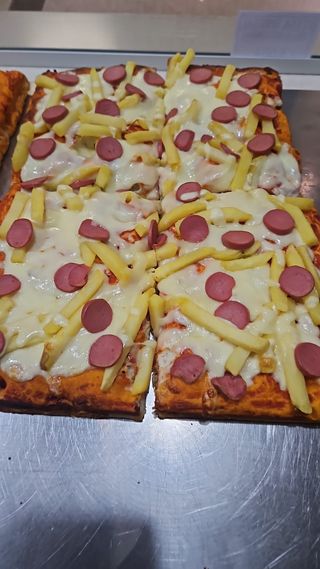 Wurstel e patatine fritte al trancio