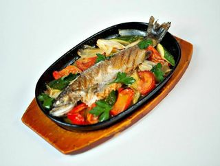 Рыба с овощами в жаровне (400г)