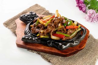 Жаровня из говядины с луком (300г)