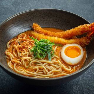 Գետնանուշի մածուկով ռամեն ծովախեցգետնով