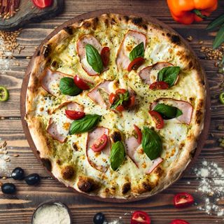 Խոզապուխտով և պեստոյով