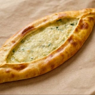 Նավակ կարտոֆիլով և պանրո