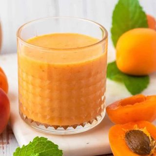 Ծիրանի հյութ բնական