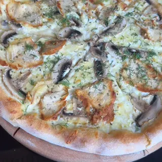Pizza with chicken and mushrooms 