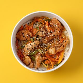 Ֆունչոզայով և հավի մսով աղցան