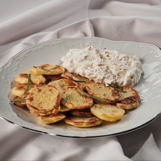 Ջեռոցի կարտոֆիլ, հարած ֆետա, հազրեվարդ
