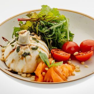 Բուրատա սաղմոնով