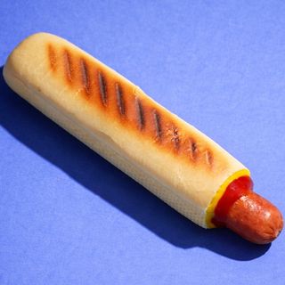 Հոթ-դոգ խոզի նրբերշիկով և պանրով