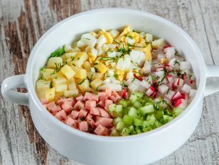 Մածնաբրդոշ երշիկով և թանով