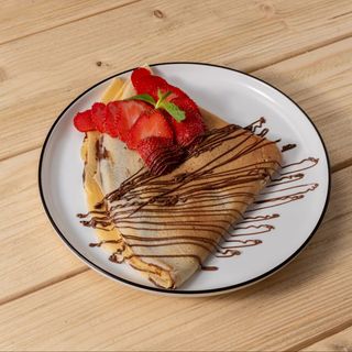 Բարակ կրեպ հյութալի հավով և քաղցր-սուր չիլի սոուսով