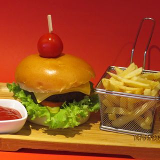 Բուրգեր+Ֆրի+Պեփսի0.5