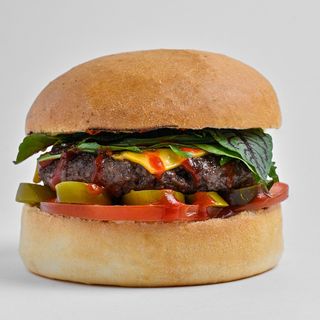 Անգուս բուրգեր կծու