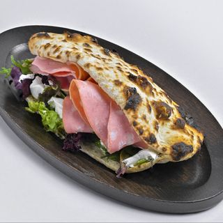 Մորտադելլայով սենդվիչ