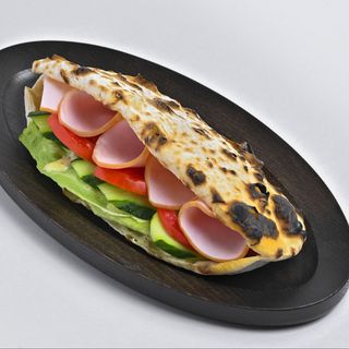 Խոզապուխտով սենդվիչ