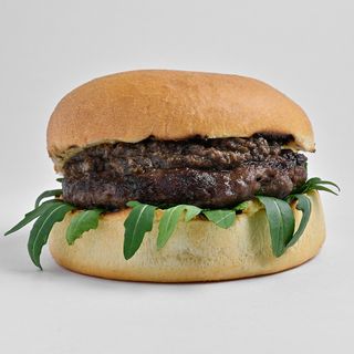 Անգուս բուրգեր սնկով և տրյուֆելի պաստայով