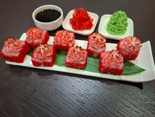 Կալիֆորնիա սաղմոնով թխած ռոլլ