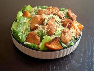 Կեսար հավի կրծքամսով