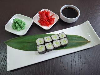 Ռոլլ վարունգով