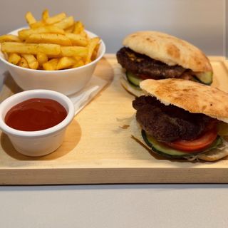 Food club cheeseburger