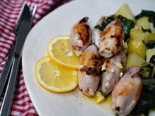 Punjene lignje sa sirom i šunkom