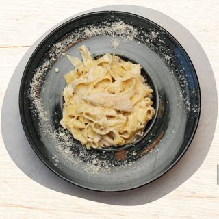 Fettuccine Chicken Alfredo pasta