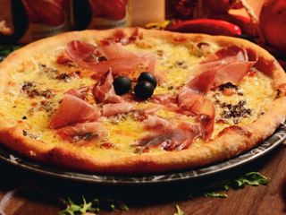 Pizza bijela tartufi (33cm) + Coca-Cola