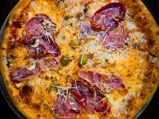 Šefova pizza (33cm) + Coca Cola