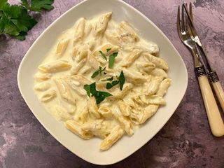 Pasta sa sirom u sosu